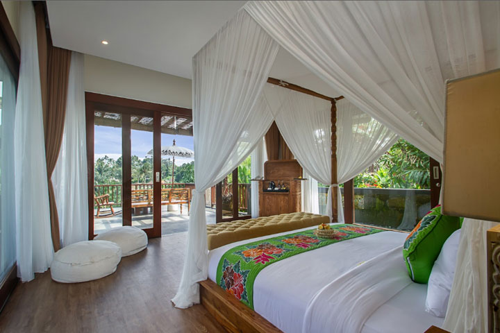 Suite with Balcony - Villa Lembah Damai