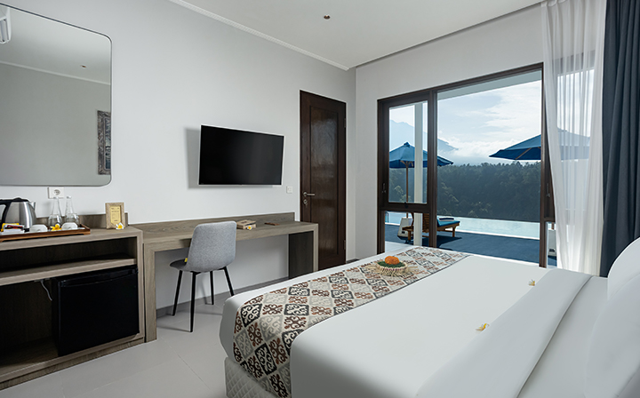 Suite Pool Access